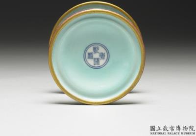 图片[3]-Candle stick with poem on a polychrome red ground in yangcai painted enamels, Qianlong reign (1736-1795), Qing dynasty-China Archive